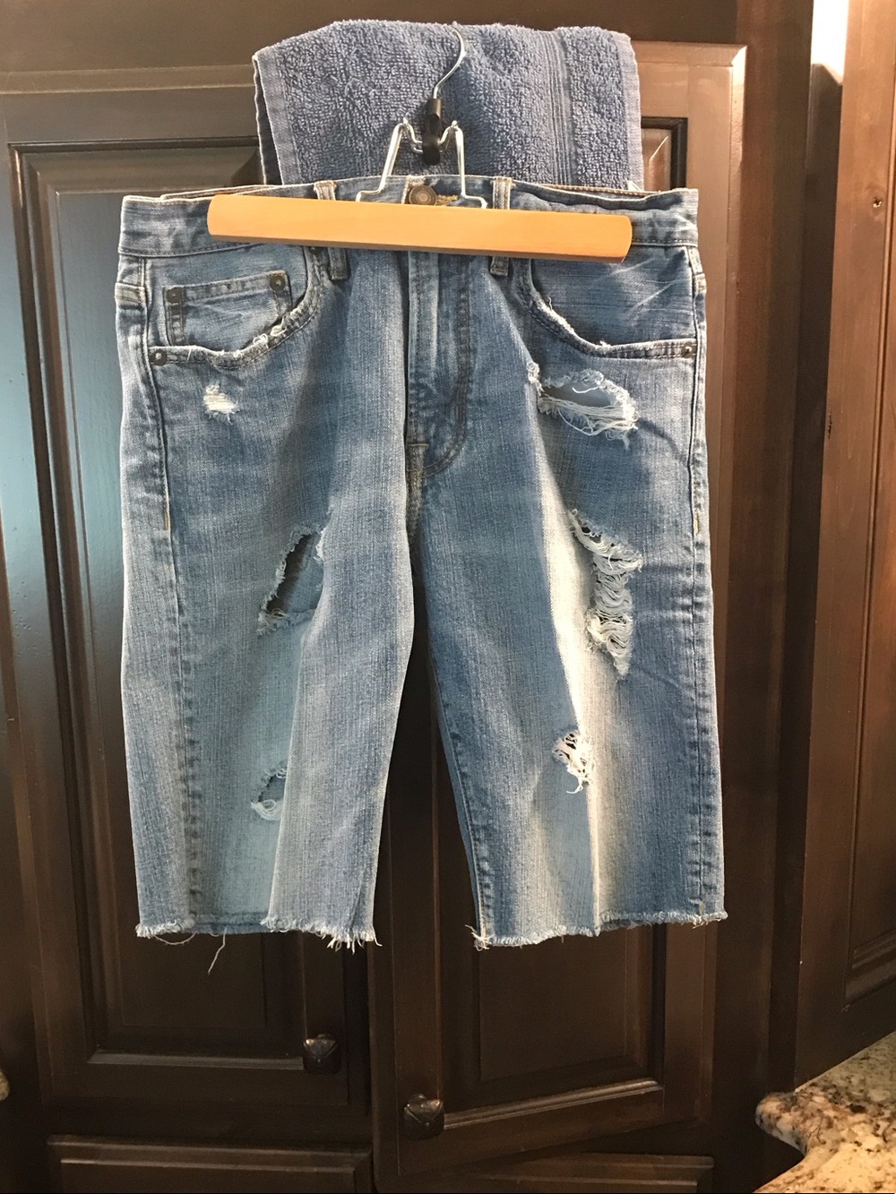 American Eagle Men's Distressed Light Blue Denim Shorts
